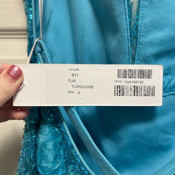 New With Tags Aqua Jovani 1012 V Neck Sequin Floral Slit Backless Prom Gown - Picture 8 of 13